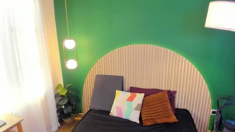 Taylor Bennet online show from 11/12/25, 11:32