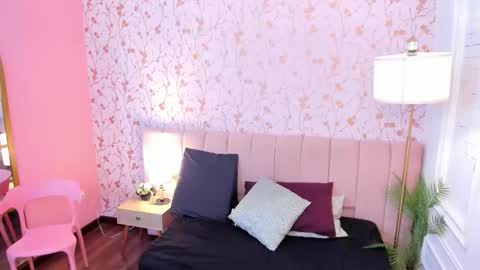 Snapshot of taylor_bennet chatting on 03/15/26, 12:00 Taylor Bennet online show from 03/15/26, 12:00