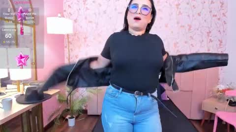 Snapshot of taylor_bennet chatting on 03/18/26, 12:08 Taylor Bennet online show from 03/18/26, 12:08