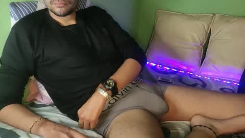 Snapshot of taylor_blaze94 chatting on 03/08/26, 02:04 Taylor online show from 03/08/26, 02:04