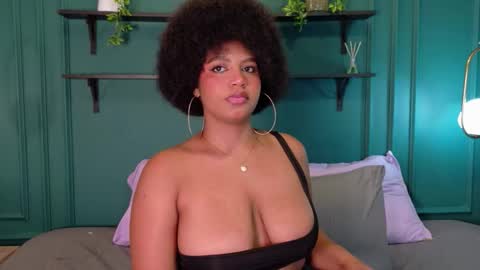 Snapshot of taylor_sexyy chatting on 02/27/26, 05:29 Taylor online show from 02/27/26, 05:29