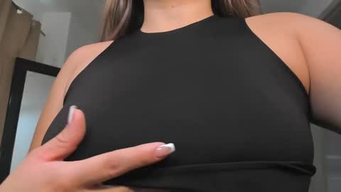 Snapshot of taylor_smith1_ chatting on 12/31/24, 06:46 Taylor online show from 12/31/24, 06:46