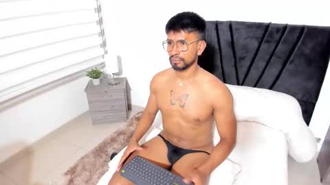 taylormaccurdy_ online show from 10/10/25, 05:45