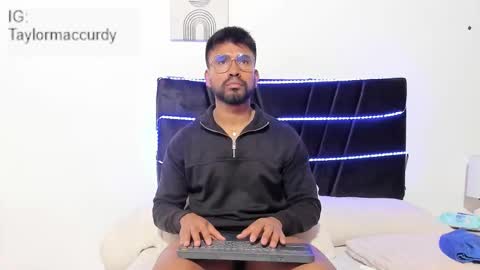 taylormaccurdy_ online show from 12/15/25, 02:10