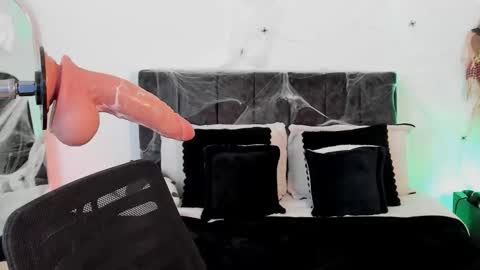 Taylor online show from 10/24/25, 11:01