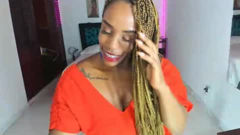 Snapshot of taylorslims chatting on 02/07/25, 01:32 taylorslims online show from 02/07/25, 01:32