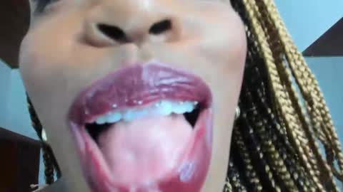 Snapshot of taylorslims chatting on 03/11/25, 12:06 taylorslims online show from 03/11/25, 12:06