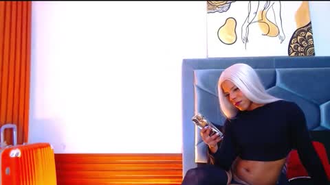 Snapshot of tayra1 chatting on 09/14/25, 02:33 Tayra... online show from 09/14/25, 02:33