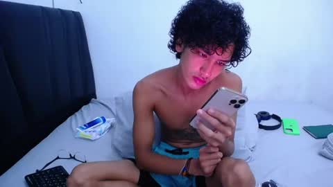 Snapshot of tayronx33 chatting on 02/08/25, 05:08 Tayron online show from 02/08/25, 05:08