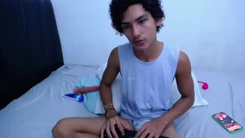 Snapshot of tayronx33 chatting on 03/03/25, 05:39 Tayron online show from 03/03/25, 05:39