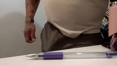 Snapshot of taytay541 chatting on 12/01/25, 11:48 Big boi sexy online show from 12/01/25, 11:48