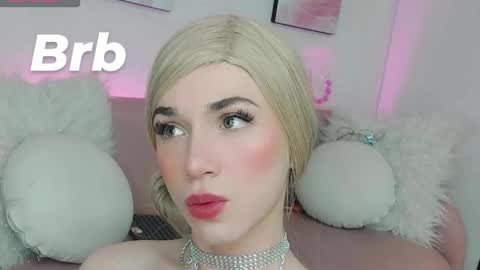 Snapshot of tayzon_foxxx chatting on 12/17/24, 04:21 Sofia online show from 12/17/24, 04:21