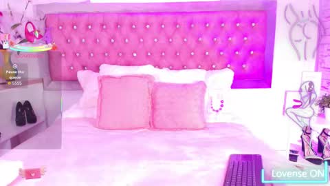 Snapshot of tayzon_foxxx chatting on 09/16/25, 12:50 Sofia online show from 09/16/25, 12:50