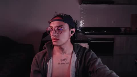 Snapshot of te0__0 chatting on 02/18/25, 06:04 Teo independent model online show from 02/18/25, 06:04