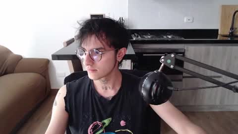 Teo independent model online show from 06/18/26, 05:28