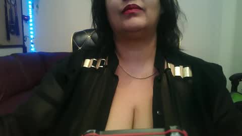 Snapshot of tease_artist chatting on 04/21/26, 03:57 Reina online show from 04/21/26, 03:57