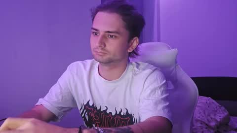 Snapshot of teasenova chatting on 11/06/25, 06:09 Vlad online show from 11/06/25, 06:09