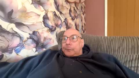 Snapshot of tebb61 chatting on 02/22/26, 02:04 Mark online show from 02/22/26, 02:04