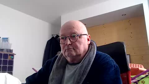 Snapshot of tedy6374 chatting on 11/16/25, 12:33 tedy6374 online show from 11/16/25, 12:33