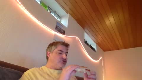 Peter online show from 02/02/25, 07:41