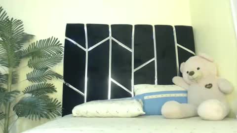 Snapshot of teelouh chatting on 03/28/26, 04:06 Kittie online show from 03/28/26, 04:06