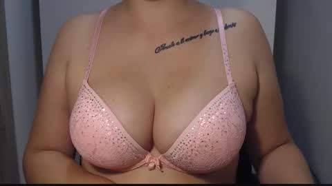 Snapshot of teeyara_ chatting on 09/22/25, 01:57 Teeyara online show from 09/22/25, 01:57