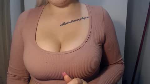 Snapshot of teeyara_ chatting on 09/27/25, 07:30 Teeyara online show from 09/27/25, 07:30