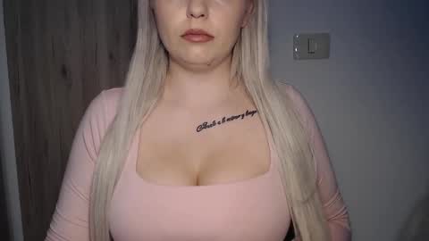 Teeyara  online show from 12/21/25, 04:47