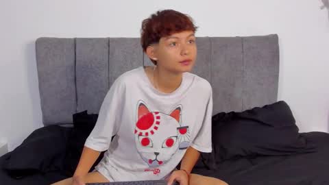 Snapshot of tefi_meow_ chatting on 02/27/26, 01:11 Estefani online show from 02/27/26, 01:11