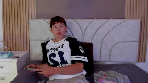 Snapshot of tefi_meow_ chatting on 04/04/26, 04:26 Estefani online show from 04/04/26, 04:26