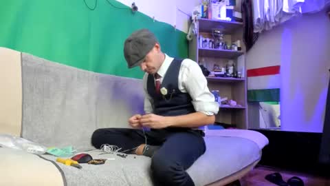 Virg Lszl online show from 11/28/25, 12:41