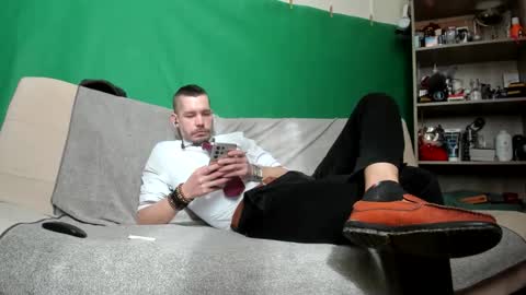 Snapshot of telepaticman chatting on 04/15/26, 02:02 Virg Lszl online show from 04/15/26, 02:02