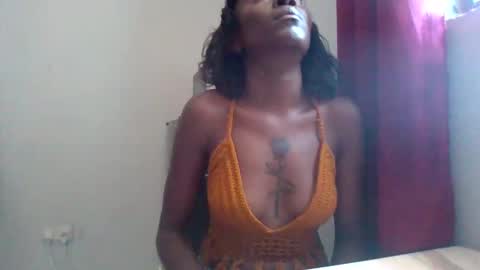 Snapshot of temptiebony69 chatting on 10/02/25, 10:00 temptiebony69 online show from 10/02/25, 10:00