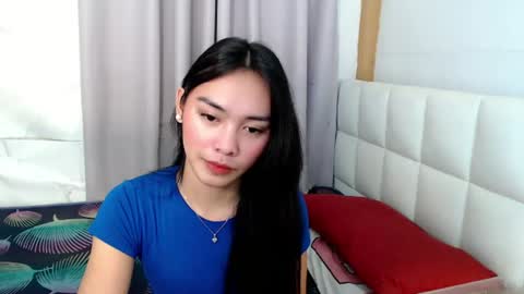 Snapshot of temptmebabyx chatting on 06/12/26, 01:32 YOGIRL MAXINE online show from 06/12/26, 01:32