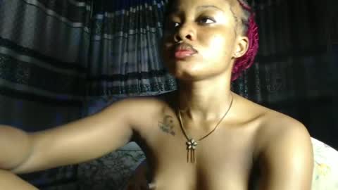 Snapshot of temptqueen chatting on 06/12/26, 05:12 VELVET online show from 06/12/26, 05:12
