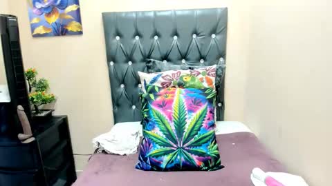 Snapshot of temptressqeen chatting on 01/06/26, 05:22 temptressqeen online show from 01/06/26, 05:22