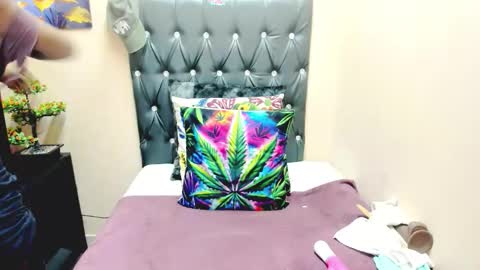 Snapshot of temptressqeen chatting on 01/14/26, 04:07 temptressqeen online show from 01/14/26, 04:07