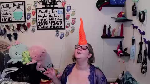 Snapshot of ten_tickle_pixie chatting on 12/19/25, 11:12 Pixie and Tentacle Overlord online show from 12/19/25, 11:12