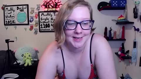 Snapshot of ten_tickle_pixie chatting on 12/22/25, 11:24 Pixie and Tentacle Overlord online show from 12/22/25, 11:24