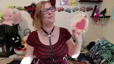 Snapshot of ten_tickle_pixie chatting on 02/02/26, 11:14 Pixie and Tentacle Overlord online show from 02/02/26, 11:14