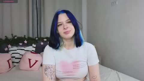 Snapshot of tender__kitty chatting on 12/20/25, 03:19 Sue online show from 12/20/25, 03:19