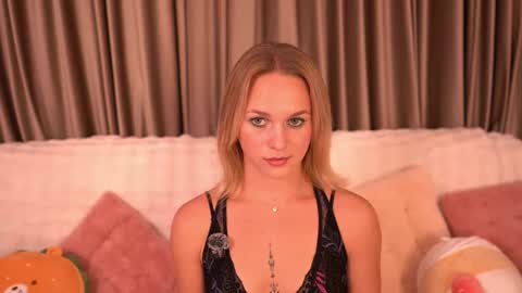 Snapshot of tendercrush chatting on 11/27/25, 06:21 Ellis online show from 11/27/25, 06:21