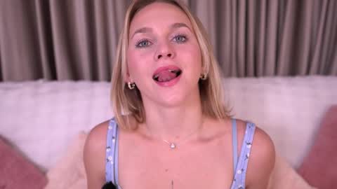 Snapshot of tendercrush chatting on 12/22/25, 06:16 Ellis online show from 12/22/25, 06:16