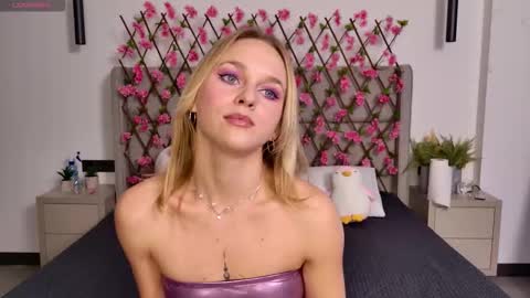 Snapshot of tendercrush chatting on 01/19/26, 01:04 Ellis online show from 01/19/26, 01:04