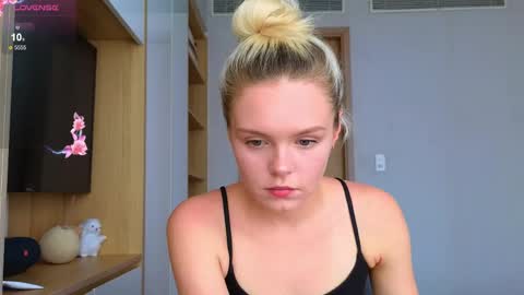 Snapshot of tenderlovesss chatting on 05/17/26, 08:34 Amanda and Kenny online show from 05/17/26, 08:34