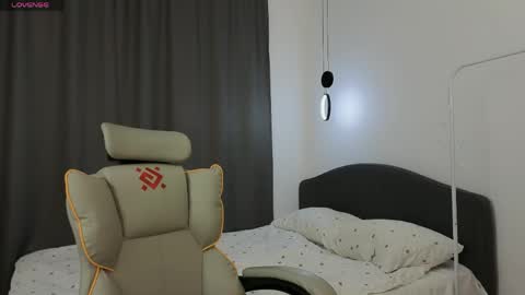 Mia online show from 04/26/26, 02:15