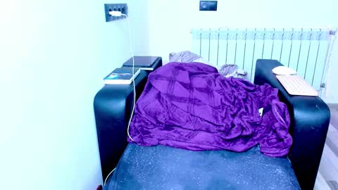 Kira online show from 11/10/25, 10:42