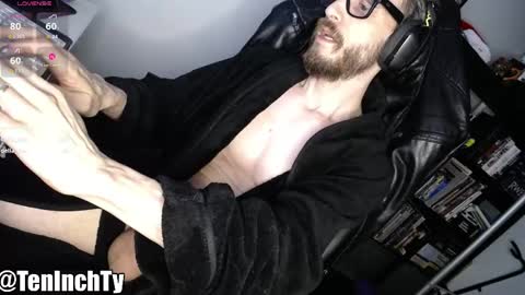 Ty online show from 04/25/26, 04:26