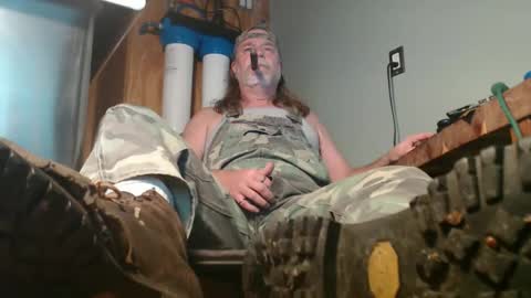 Snapshot of tennredneck chatting on 03/02/26, 12:35 Tennredneck online show from 03/02/26, 12:35