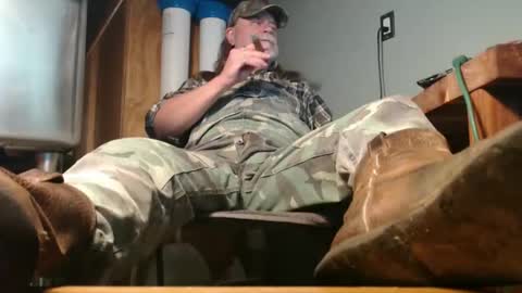 Snapshot of tennredneck chatting on 03/18/26, 02:15 Tennredneck online show from 03/18/26, 02:15